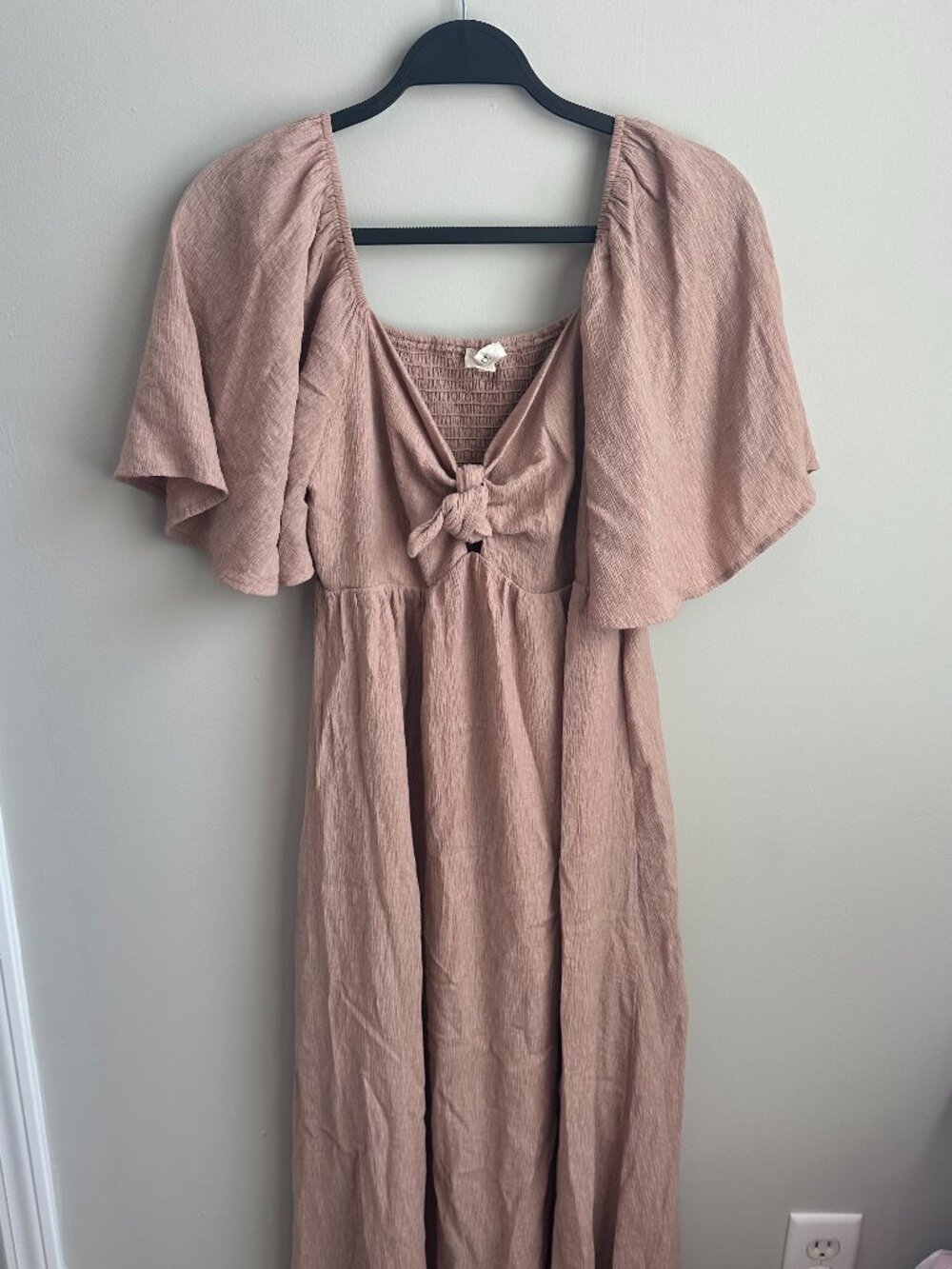 Maxi dress with detailed shoulders and tie in front size Large